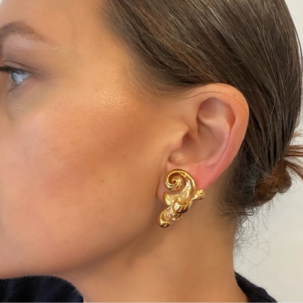 NWT 14KG Dipped sculptural Clip Earrings